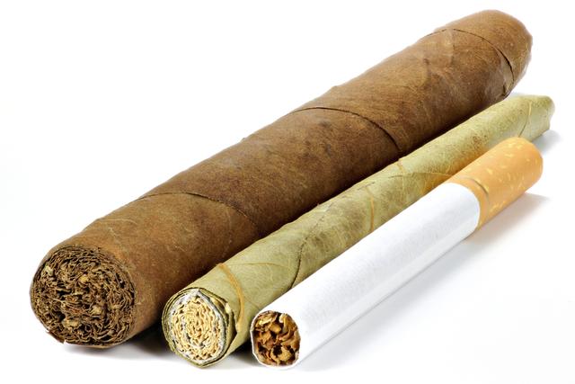 携带烟草制品的规定因国家而异,因此没有一个普遍适用的标准.